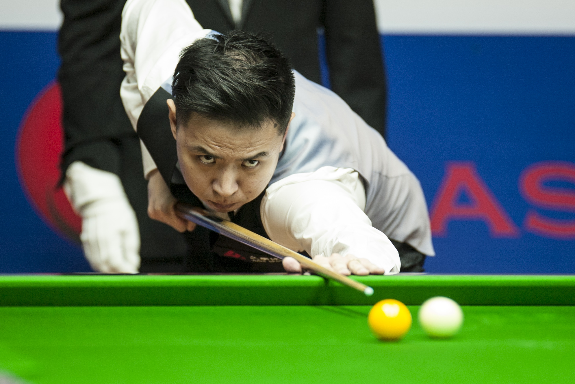 只有通过努 只有通过努