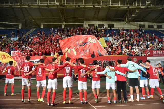 滑垒时更易 滑垒时更易